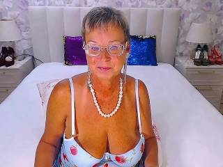 Milfymommy52