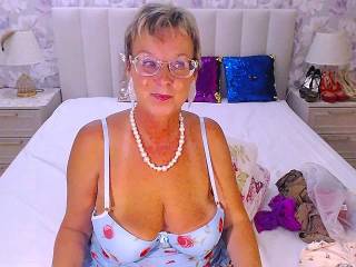 Milfymommy52