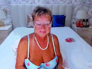 Milfymommy52