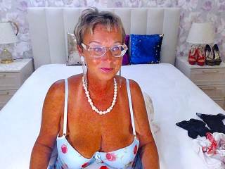 Milfymommy52