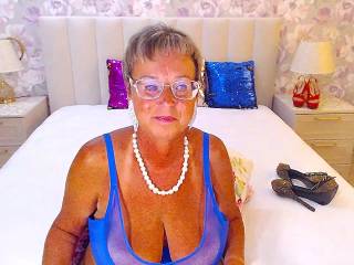 Milfymommy52