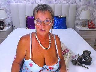 Milfymommy52