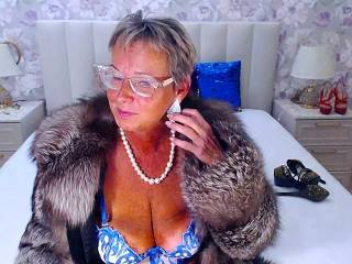 Milfymommy52