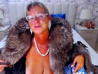 Milfymommy52