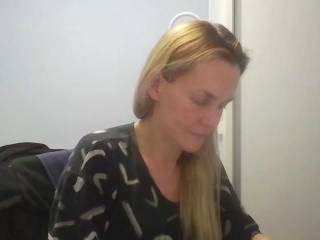 AnnyLe