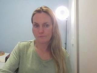 AnnyLe