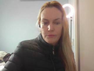 AnnyLe