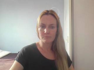 AnnyLe