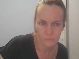 AnnyLe