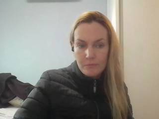 AnnyLe