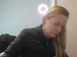 AnnyLe
