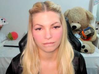 carolieen99